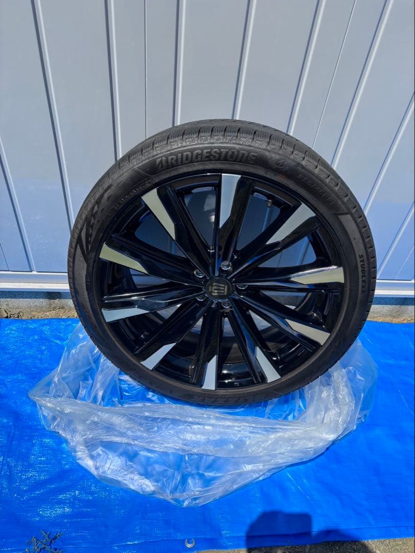 トヨタクラウンクロスオーバー 美品中古スタッドレスタイヤホイール4本セット