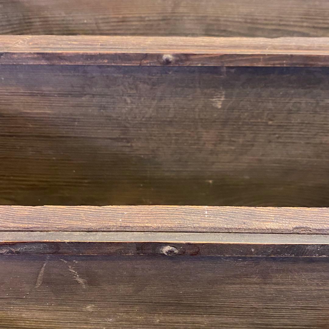 濃い木味の古い飾り棚 四段 アンティーク