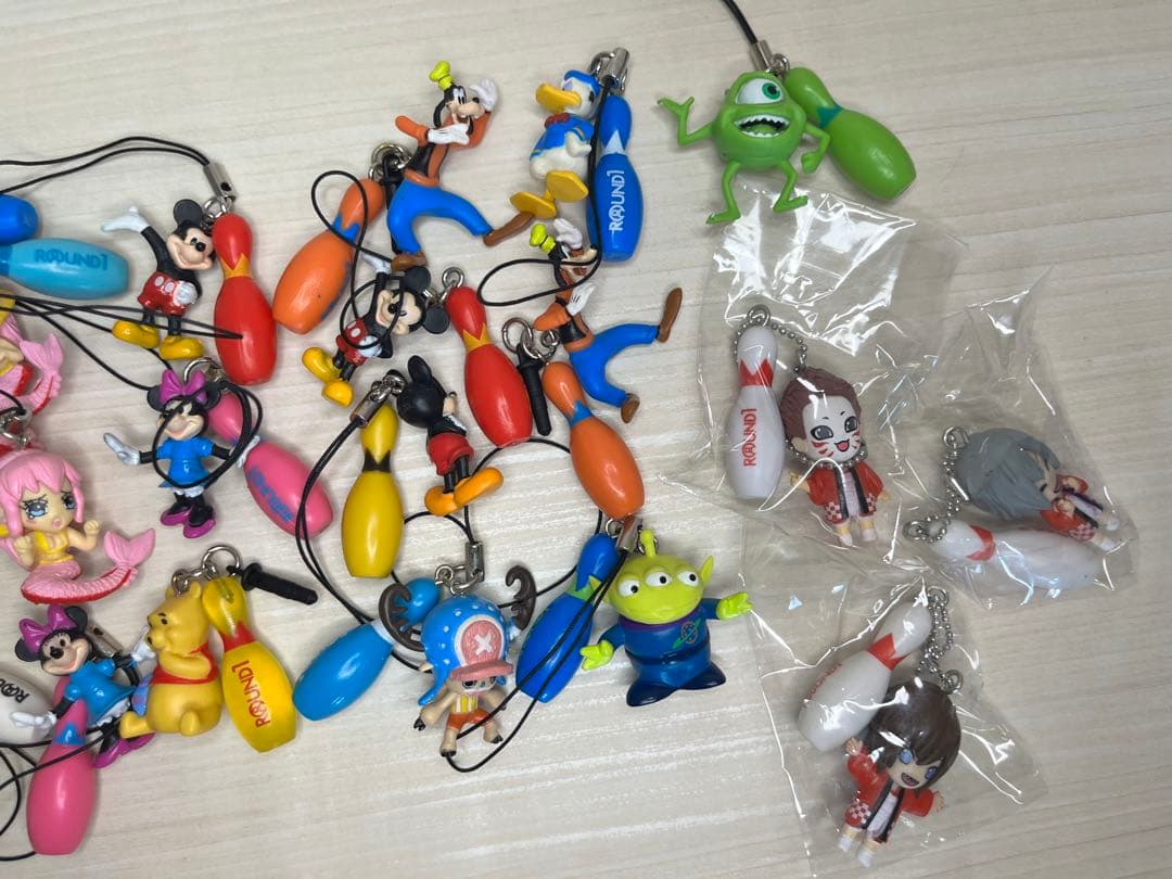 ラウンドワン限定 ハローキティ ストラップ　ディズニー　ワンピース