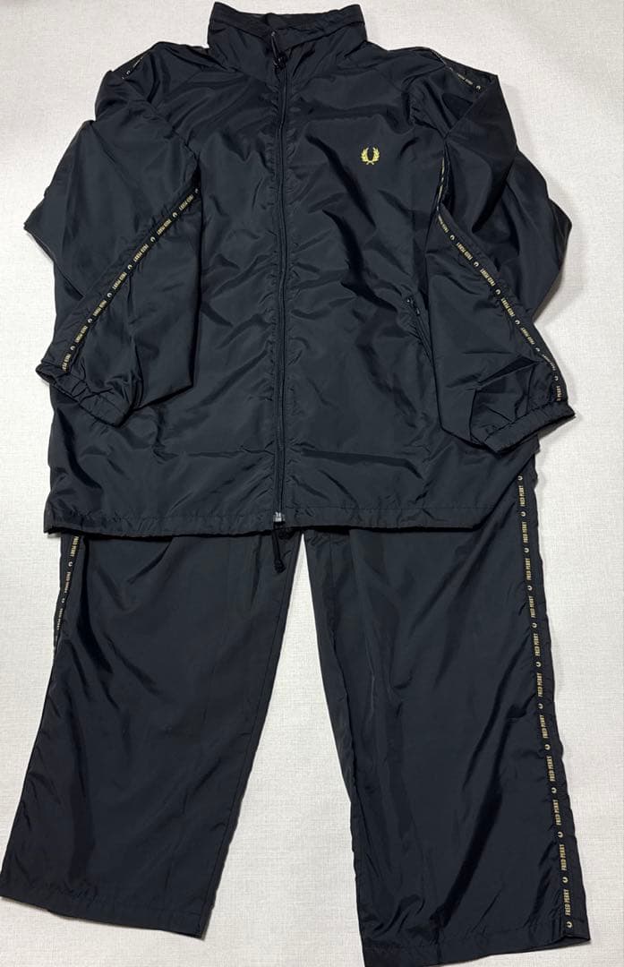 【特価】FRED PERRY 上級ウインドブレーカー