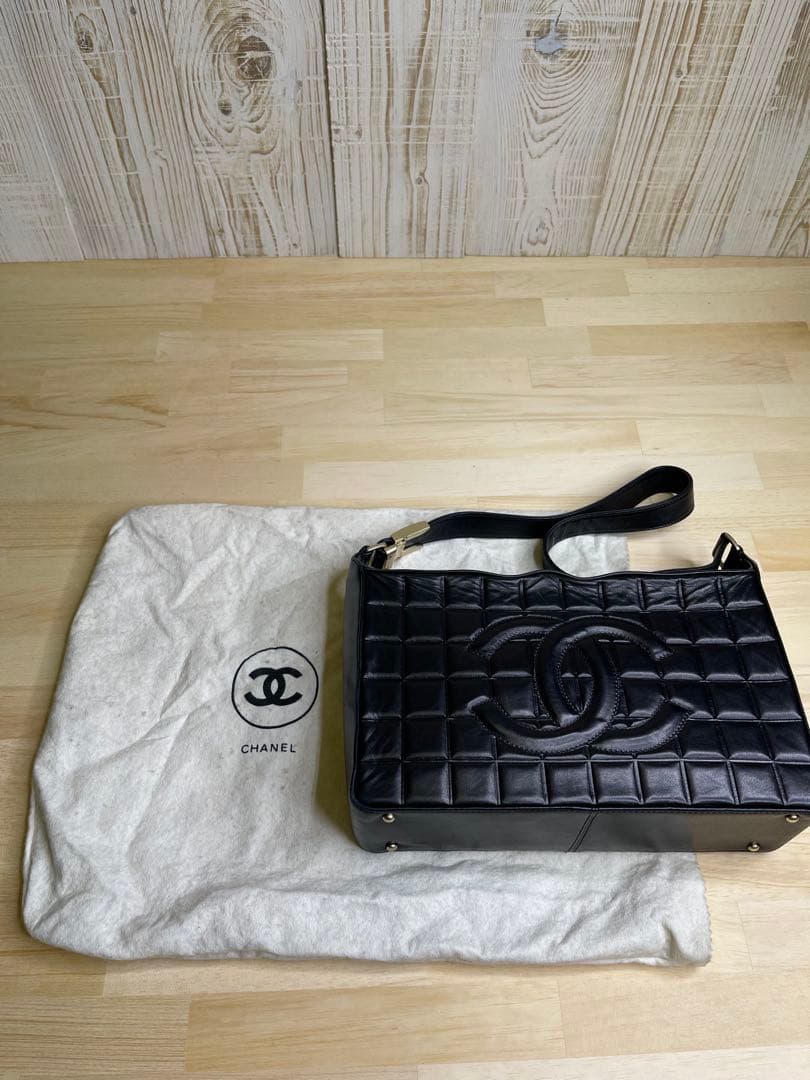 CHANEL 黒 レザー ショルダーバッグ キルティング