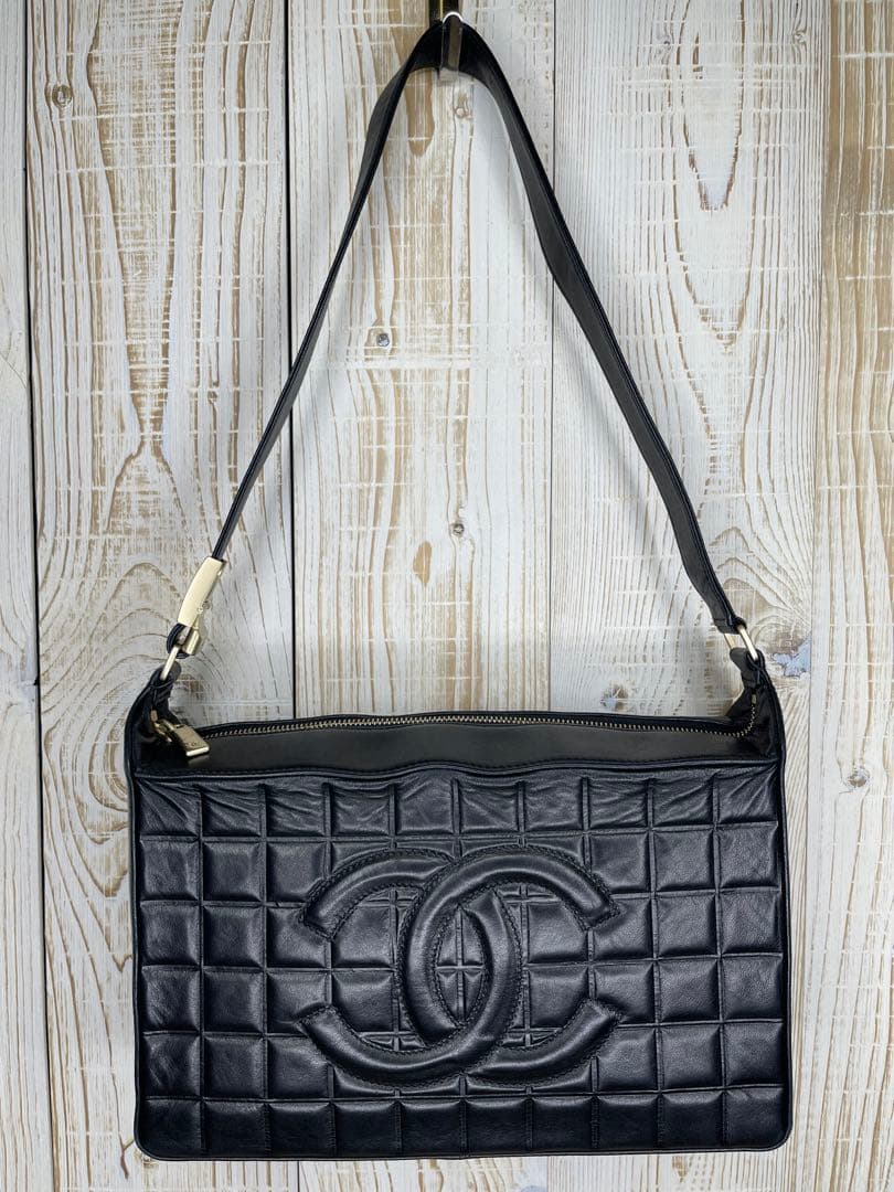 CHANEL 黒 レザー ショルダーバッグ キルティング