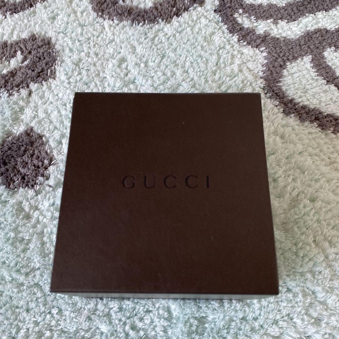 GUCCI 腕時計　レディース　箱、カードあり