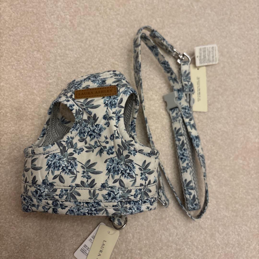 LAURA ASHLEY 花柄ハーネス Mサイズ　リードとセット売り