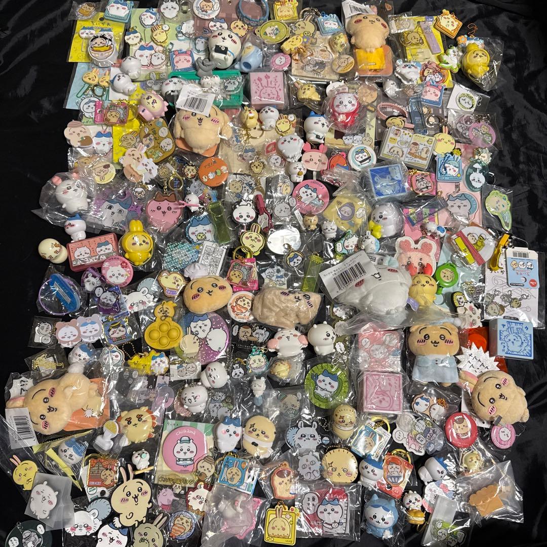 ちいかわ　缶バッジ　ラバスト　キーホルダー等　約200点大量まとめ売り　②