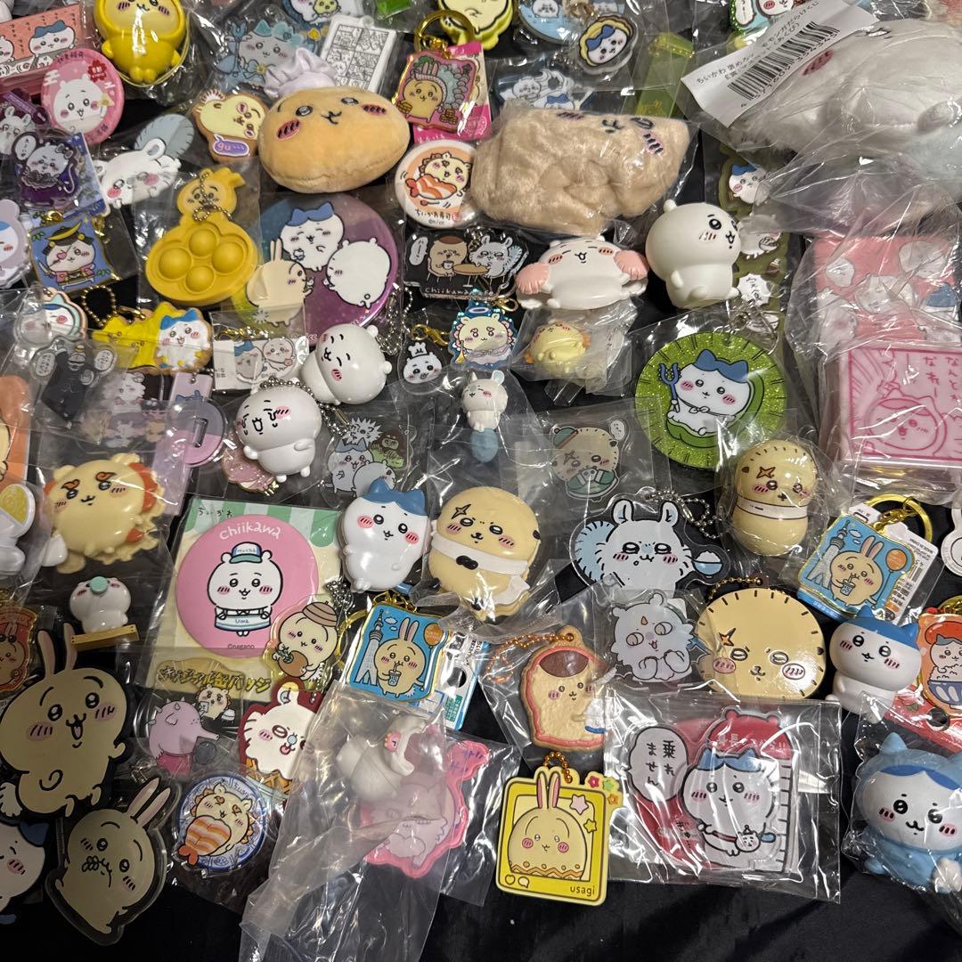 ちいかわ　缶バッジ　ラバスト　キーホルダー等　約200点大量まとめ売り　②