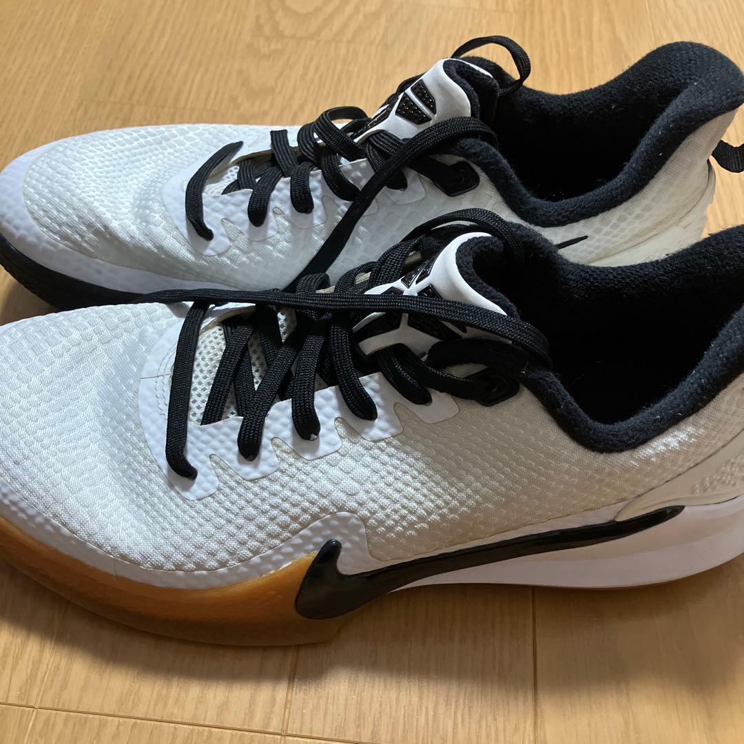バスケットボールシューズ ホワイト/ブラック　NIKE KOBE 25.5cm