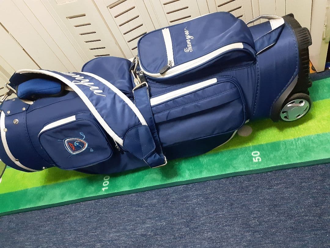 キャディバッグ　(キャスター付) 手渡しOK