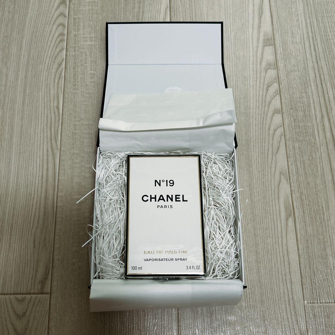 シャネルNo.19 オードゥ パルファム（ヴァポリザター）