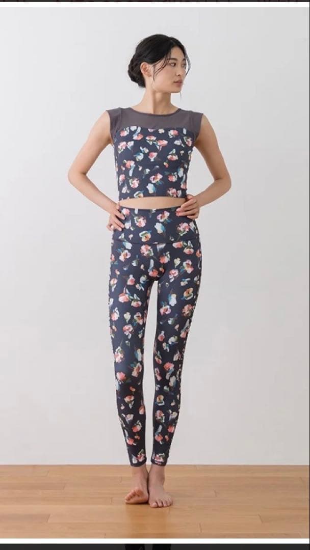 新品未使用スカーラSUKALAローズプリントレギンス ラバlavaリアルストーン