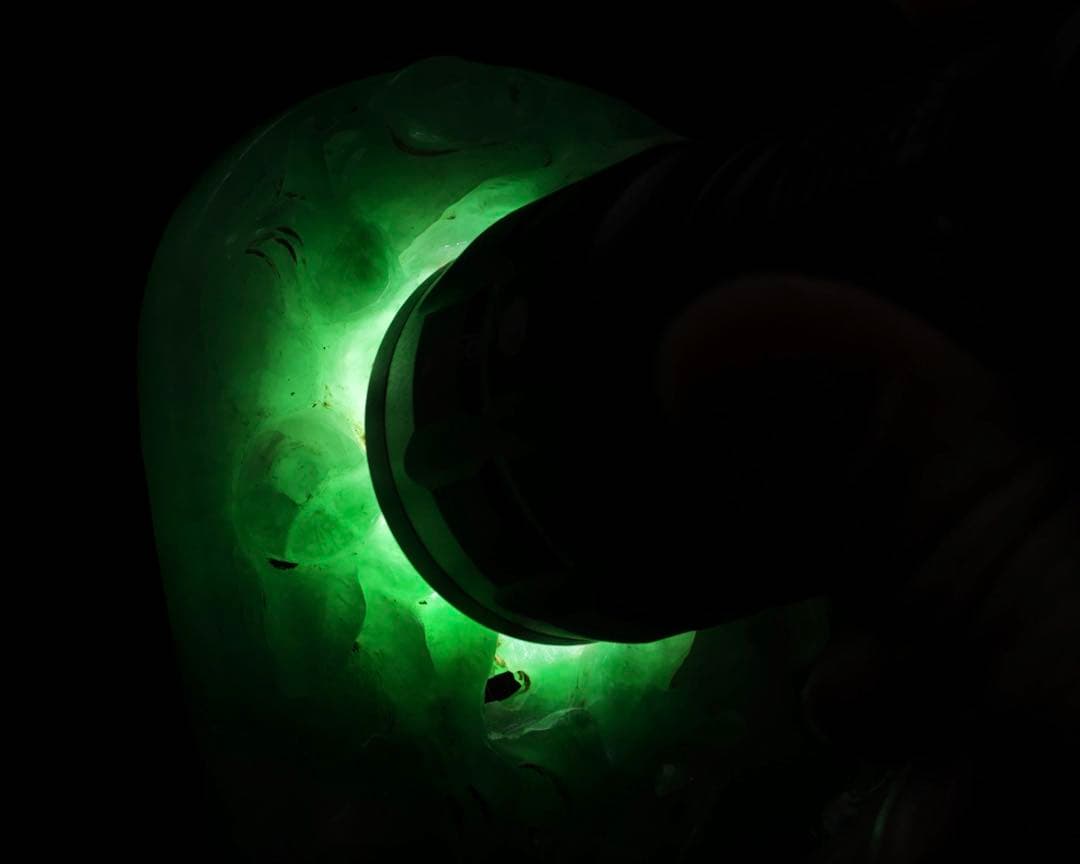 極上翡翠 花鳥文牌 透彫 玉石彫刻 ヒスイ 天然ジェイダイト 木箱付 古美術品