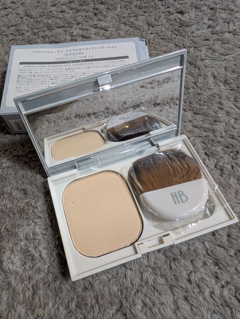 ハリウッドビューティー　ミネラルモイストパウダーファンデーション ライトオークル