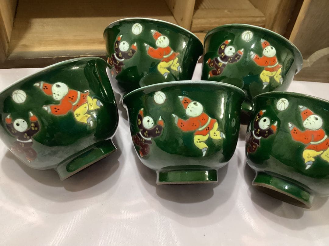 支那人形　萬古焼　茶道具セット 煎茶　緑色 陶器製 木箱　唐子の玉遊び模様
