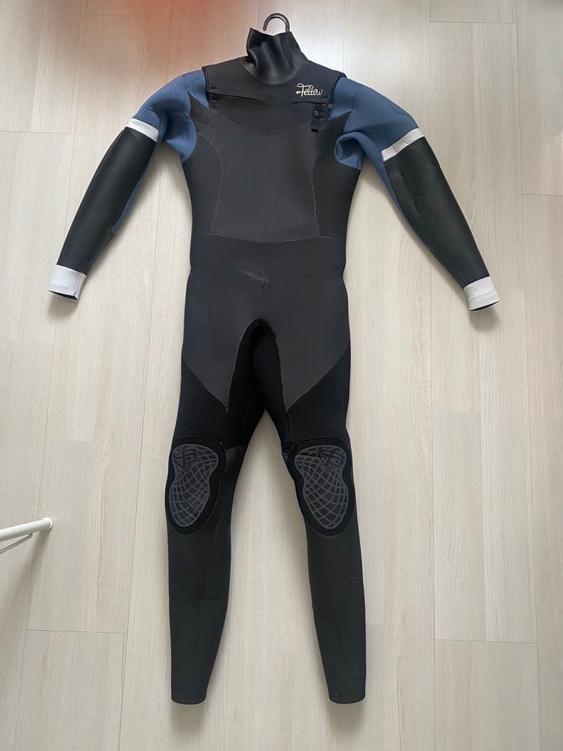 セミドライ　ウェットスーツ　Fellow