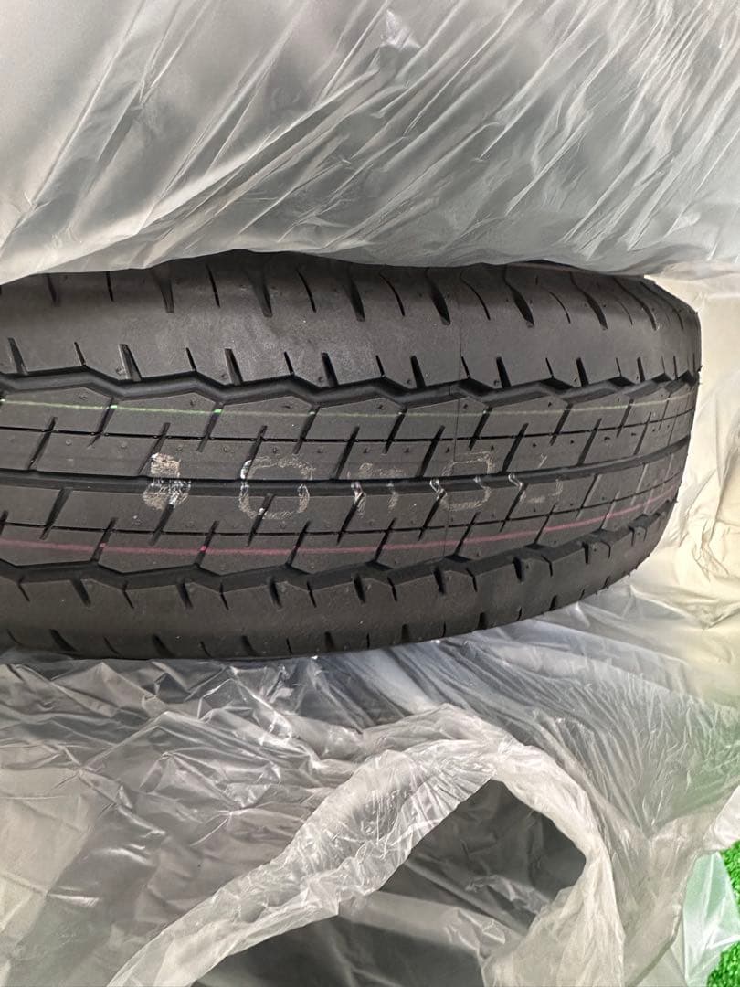 ハイエース 純正 タイヤ・ホイールセット