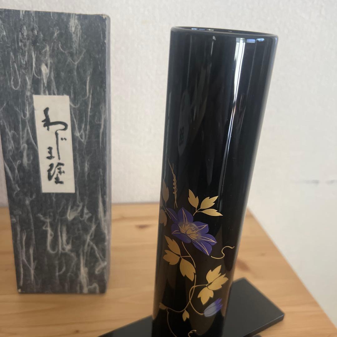漆器 円筒形花瓶 金色紫色模様　外箱付き