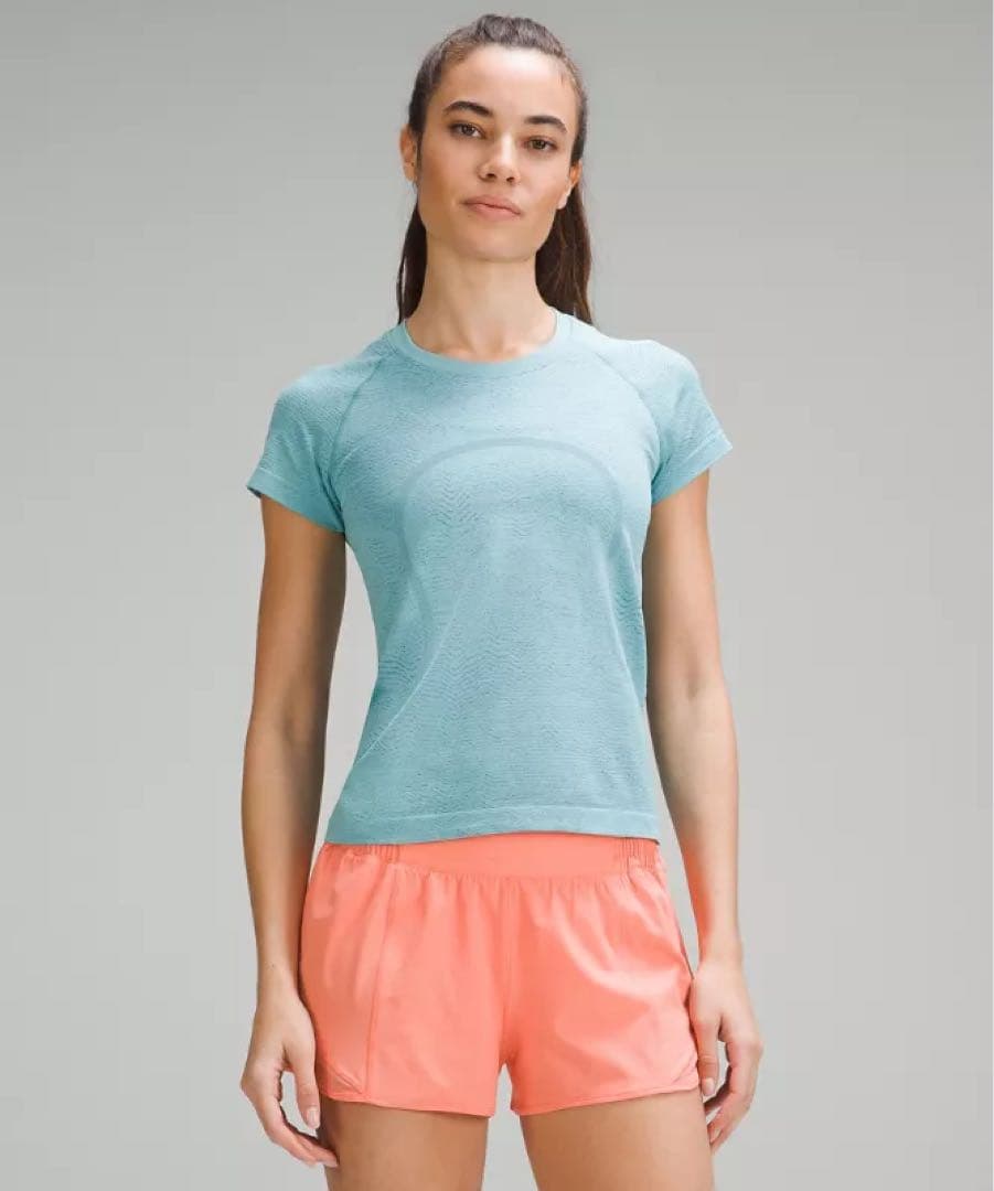 Lululemon Tシャツ