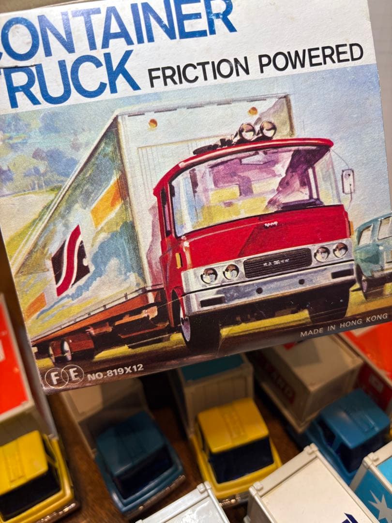 ホンコン製　コンテナートラックのおもちゃ12個