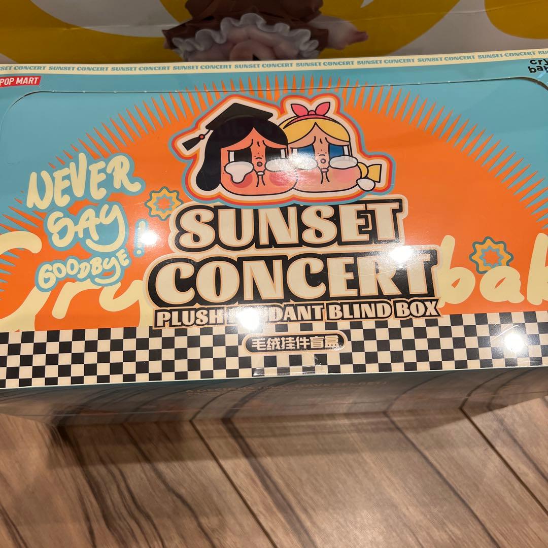 POP MART クライベイビーSUNSET CONCERT ぬいぐるみ　ラブブ