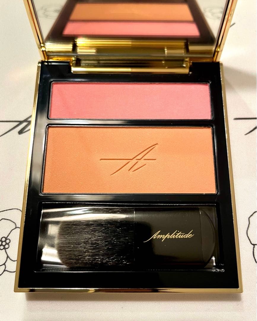 限定品✴︎未使用✴︎アンプリチュード コンスピキュアス チークス 12ピンクベージュ