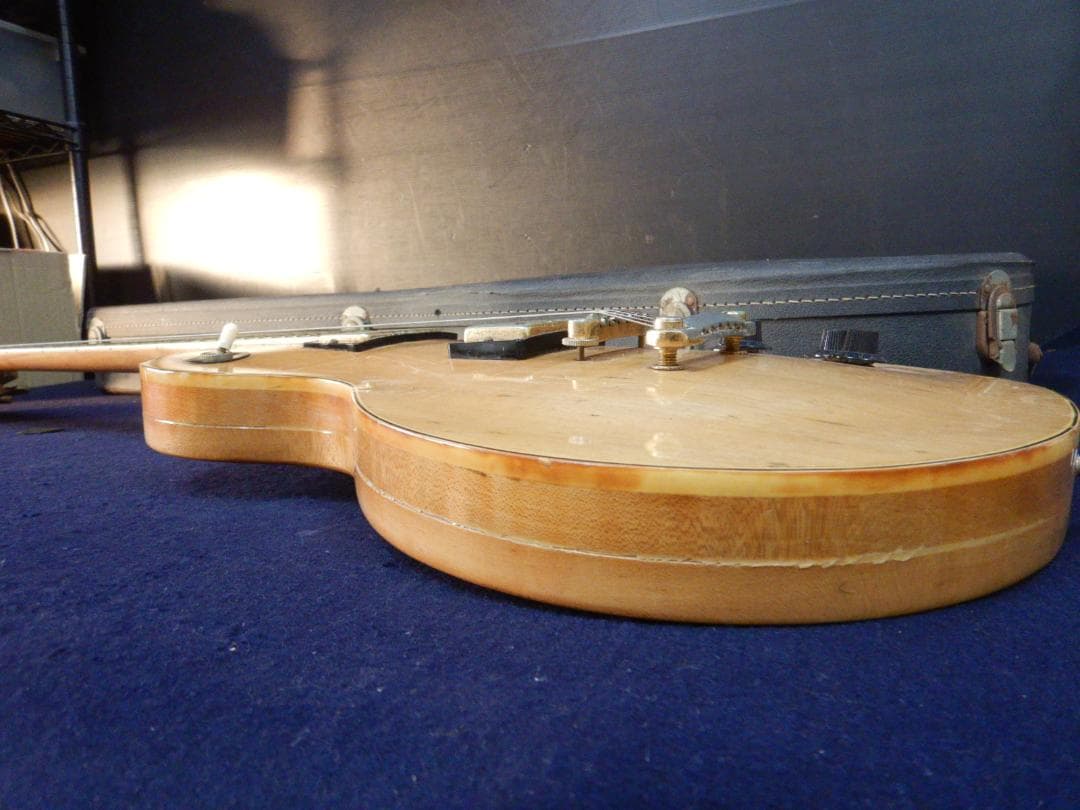 エレキギター ナチュラル ハードケース付き