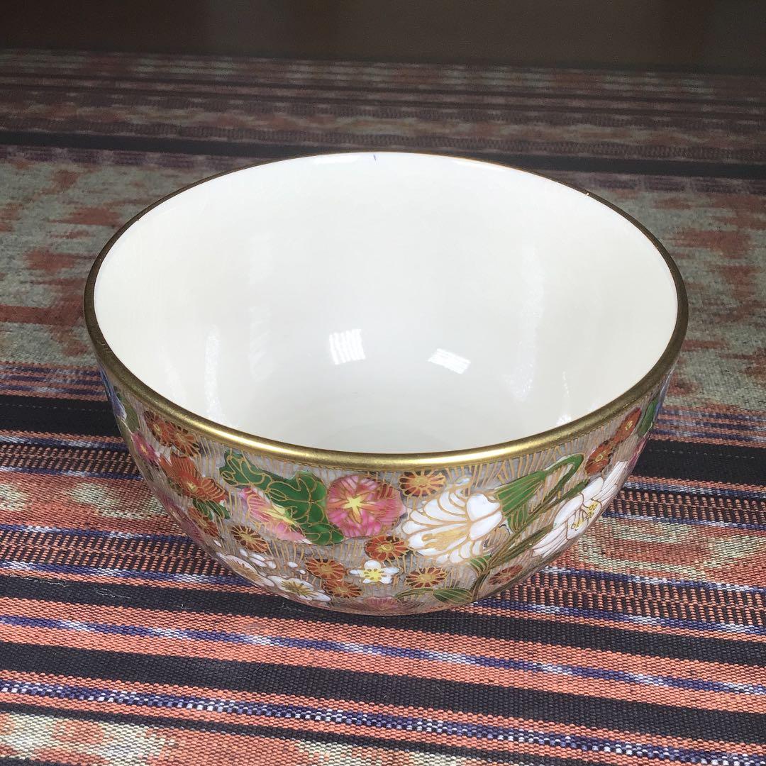 『フォロうー特価』　九谷焼　章山　金彩小花　抹茶茶碗