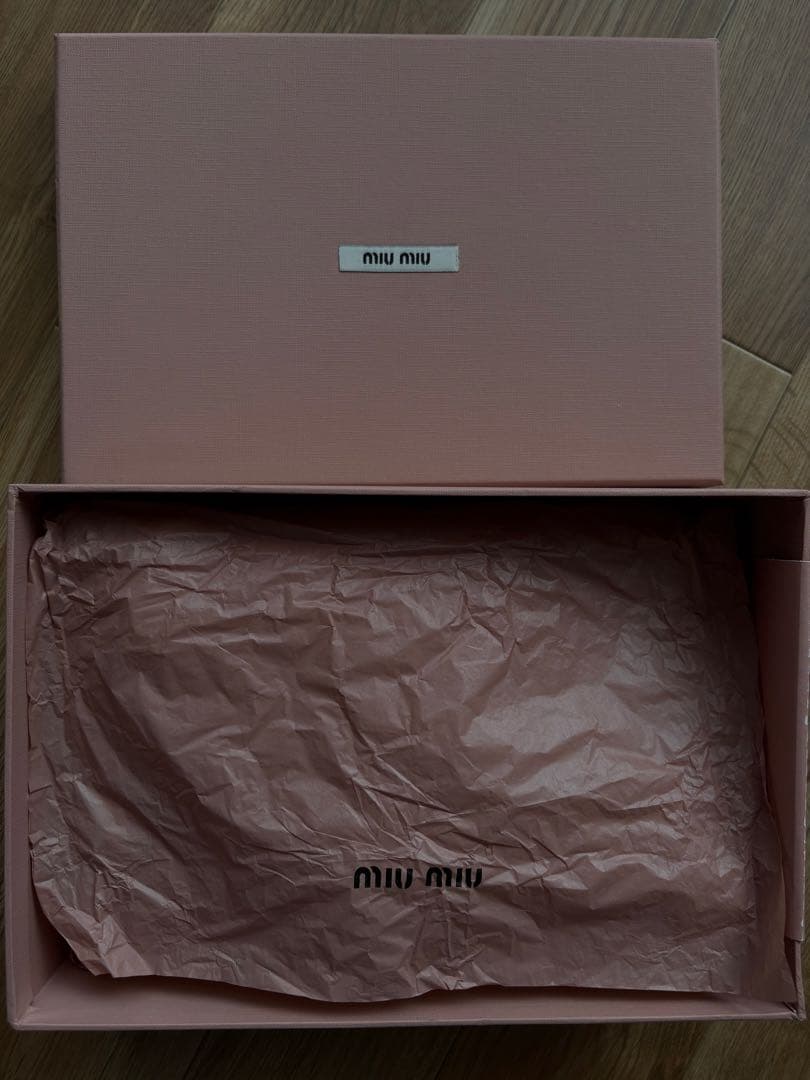 MIU MIU ベージュ スエード モカシン