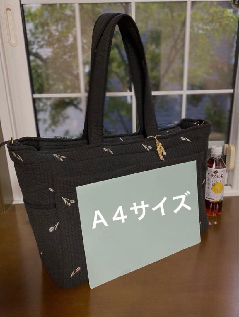 Ｂ.ブラック×いちご＆チューリップ大きめサイズ　ポケットいっぱいマザーズバッグ