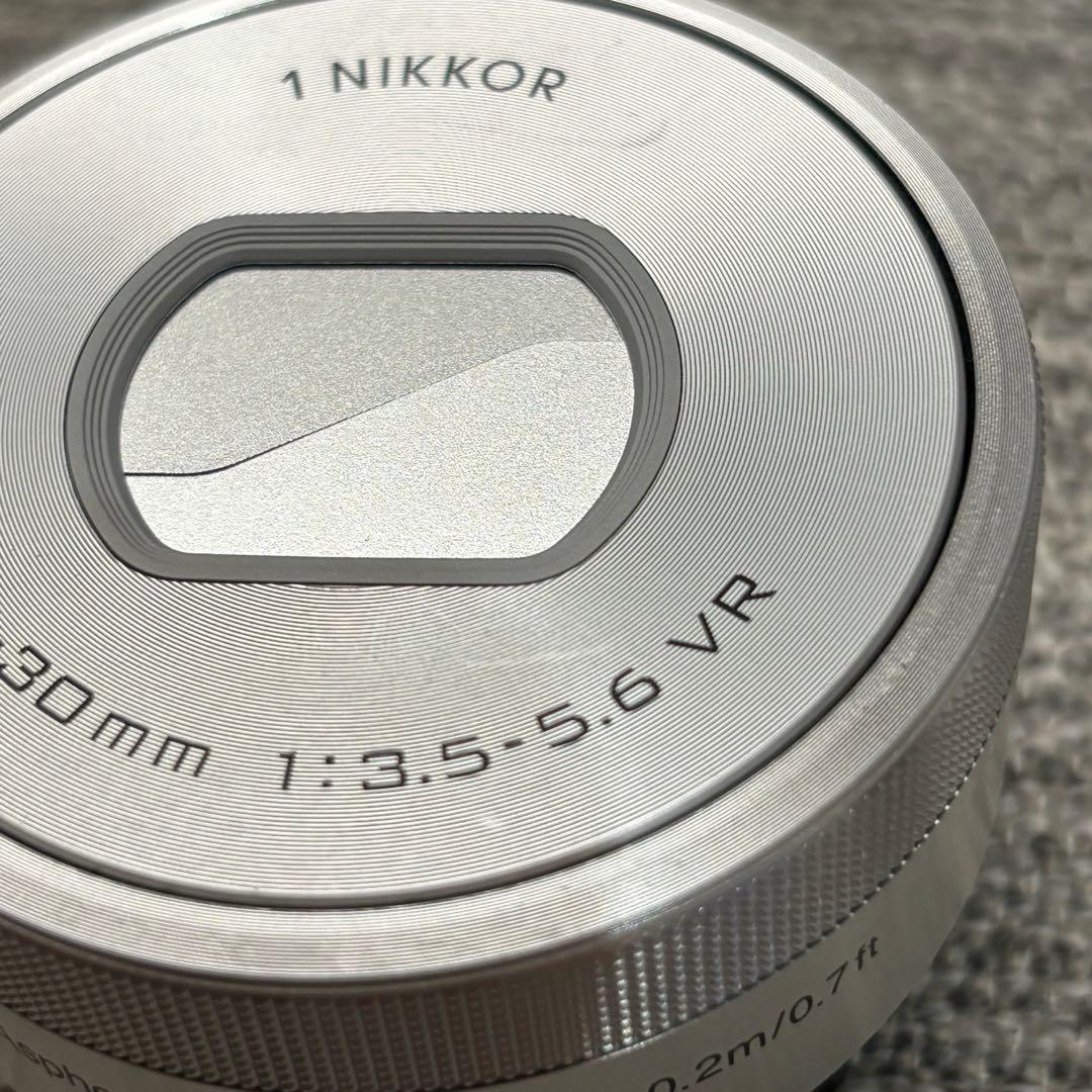T*i様 Wi-Fi搭載 Nikon 1 j5 ダブルレンズキット　ミラーレス一