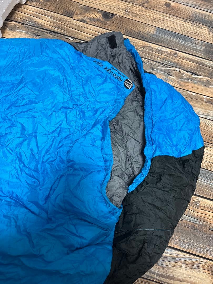 ISUKA Alpha Light 700 X 寝袋