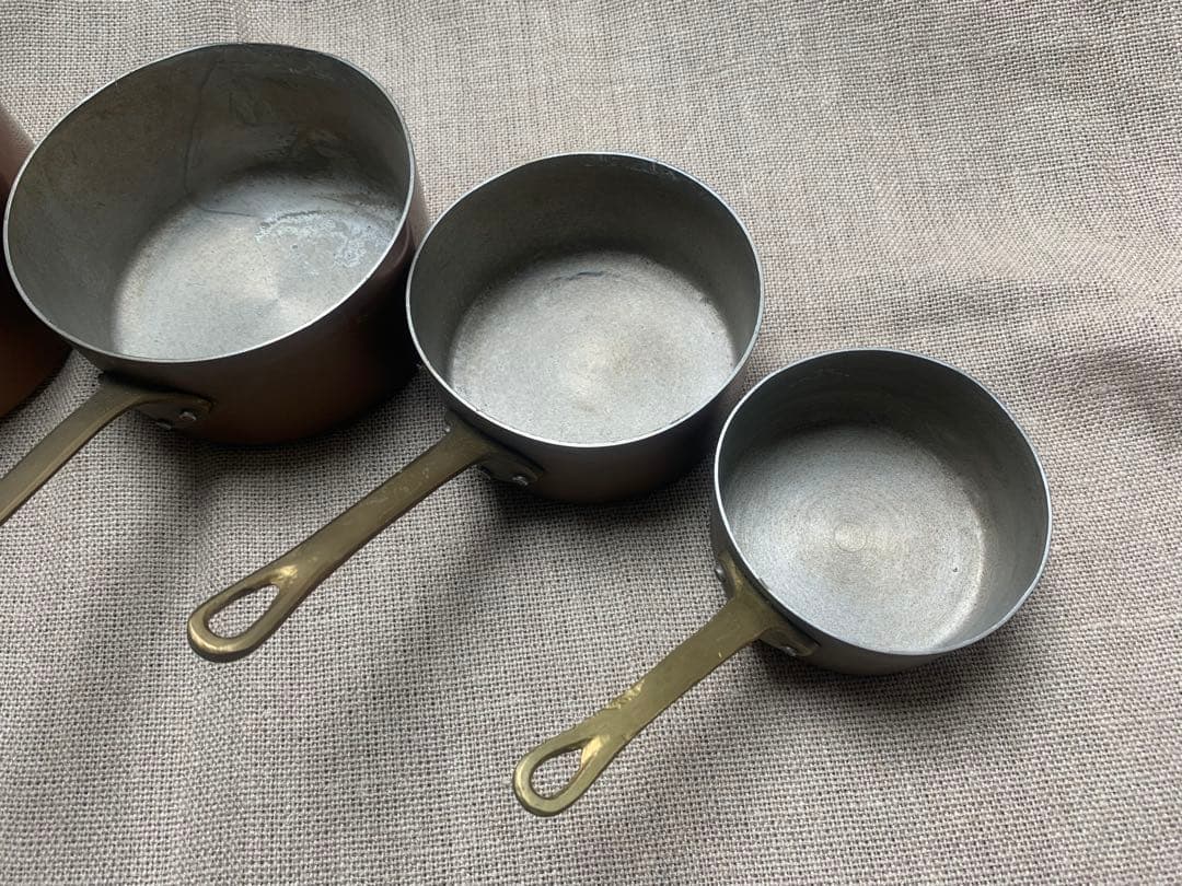 フランス アンティーク 壁掛け装飾に 軽い銅鍋５個セットコッパー 片手鍋 真鍮