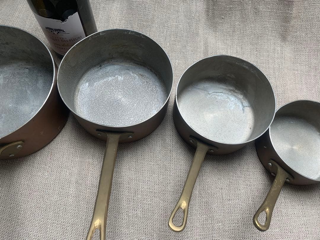 フランス アンティーク 壁掛け装飾に 軽い銅鍋５個セットコッパー 片手鍋 真鍮