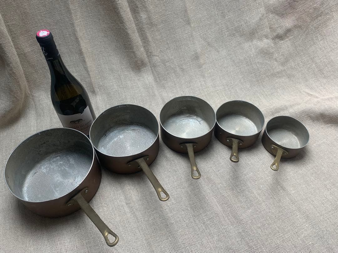 フランス アンティーク 壁掛け装飾に 軽い銅鍋５個セットコッパー 片手鍋 真鍮