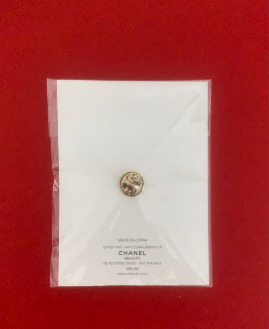 CHANEL シャネル　片耳ピアス　CHANELピンバッジ付き