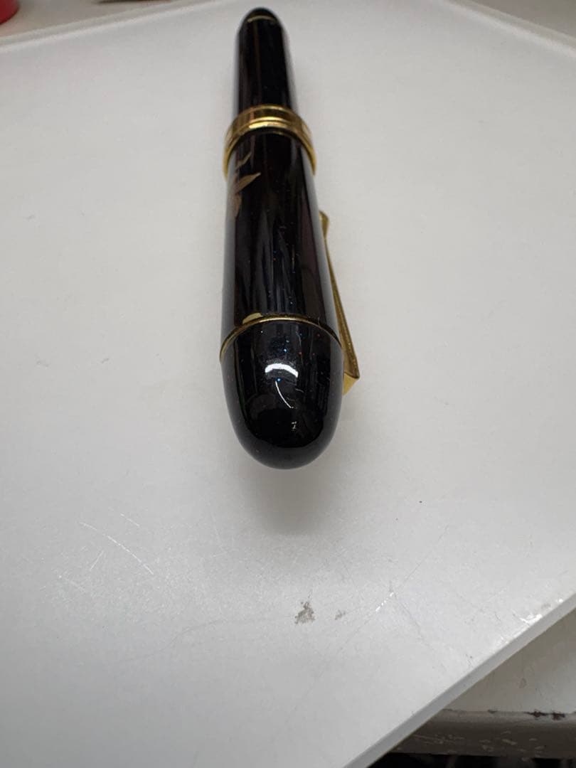 黒い花柄万年筆・イリジウムペン先・中古品