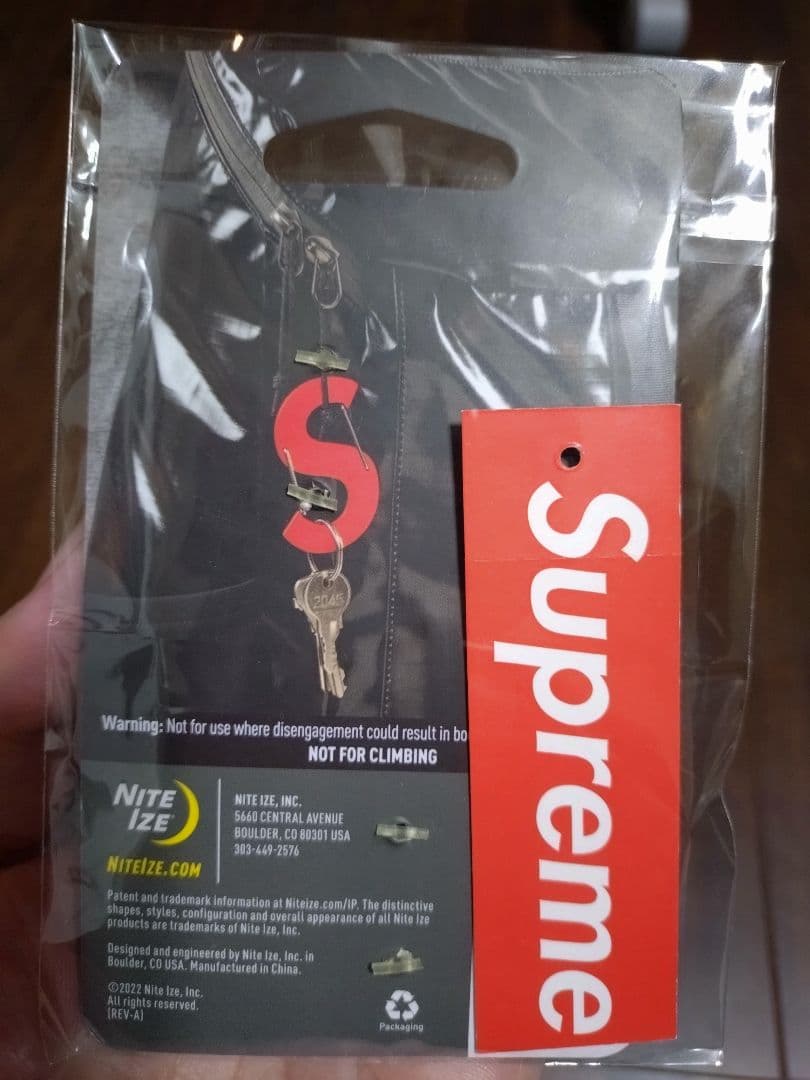 【BTS】Supreme S Logo Keychain