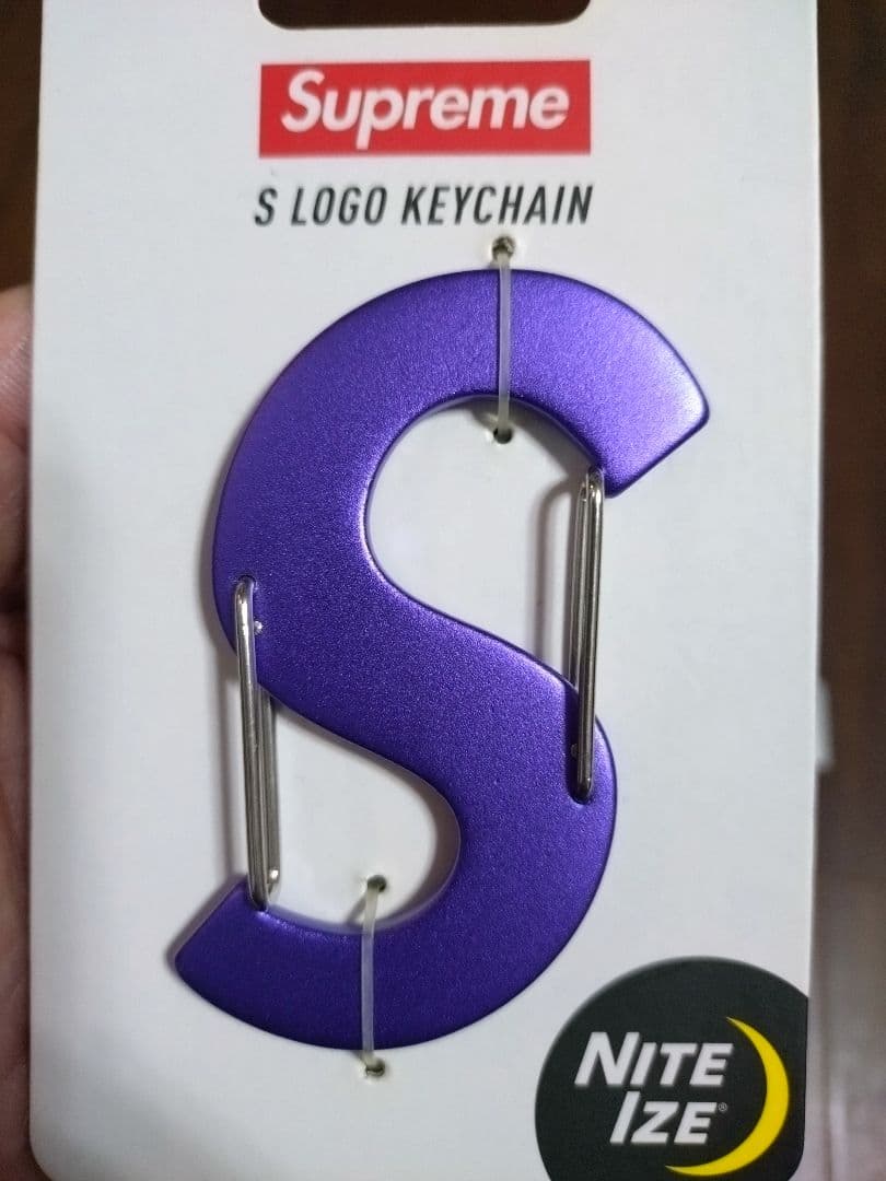 【BTS】Supreme S Logo Keychain