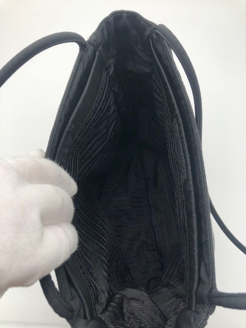 PRADAプラダナイロントートバッグ