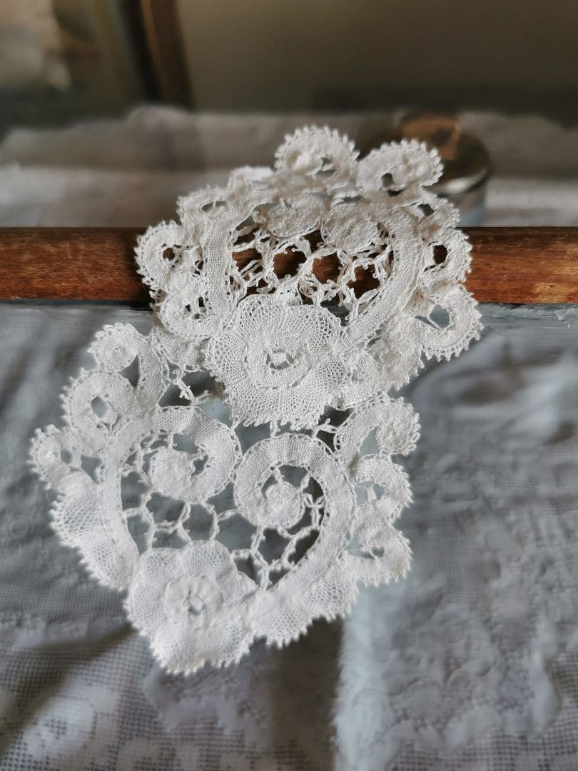 アンティーク フランス購入 レイヤーレースジャボ 二重繋ぎ 一重のポワンドローズ