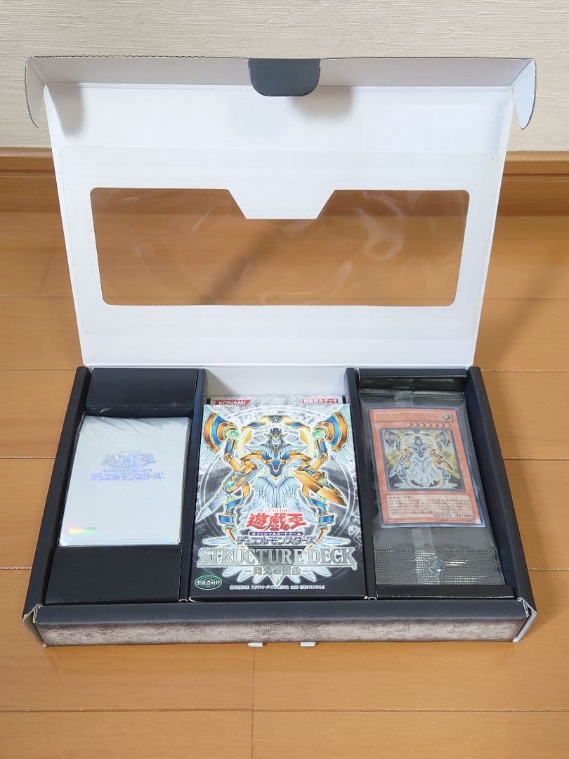 遊戯王　閃光の波動　公式　白スリーブ　プロテクター　新品　未開封