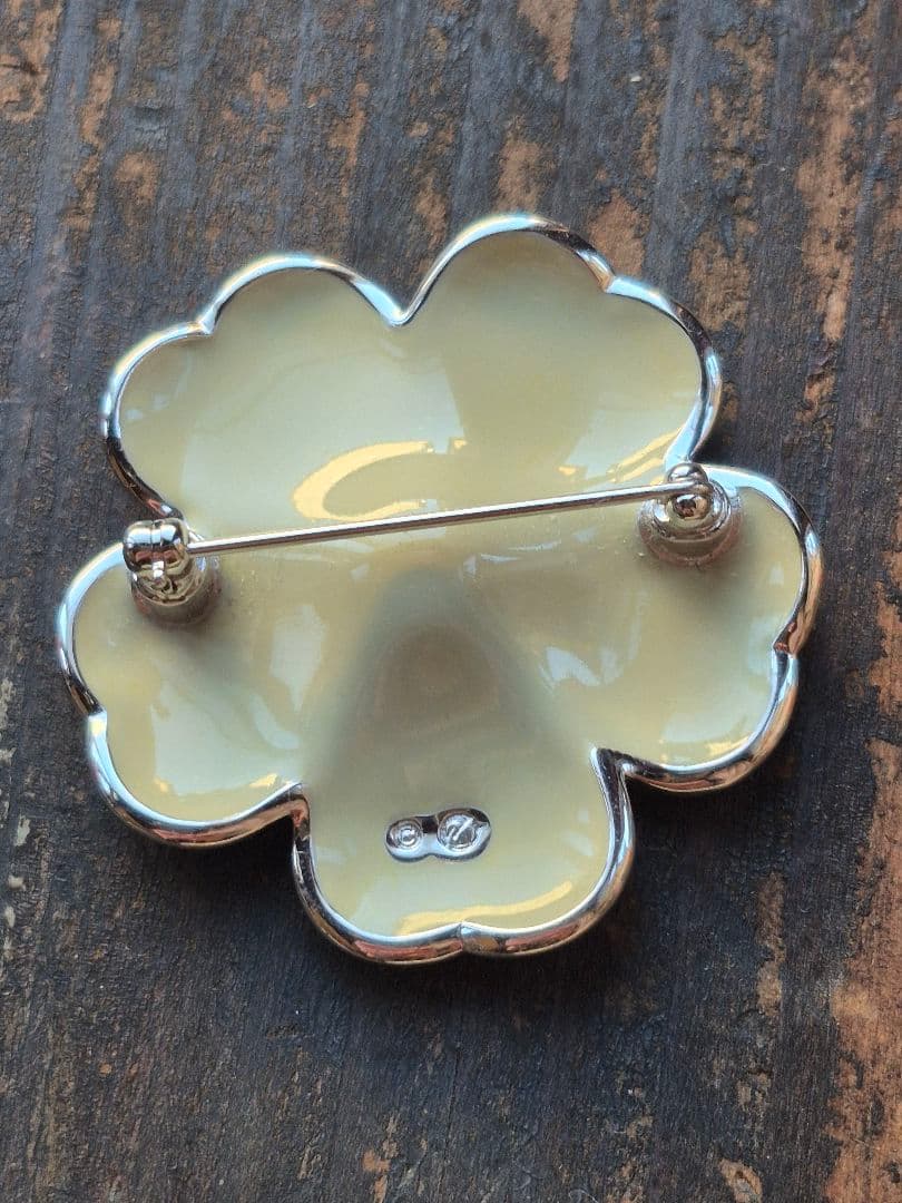 【SWAROVSKI / スワロフスキー】 フラワーモチーフ パヴェ ブローチ