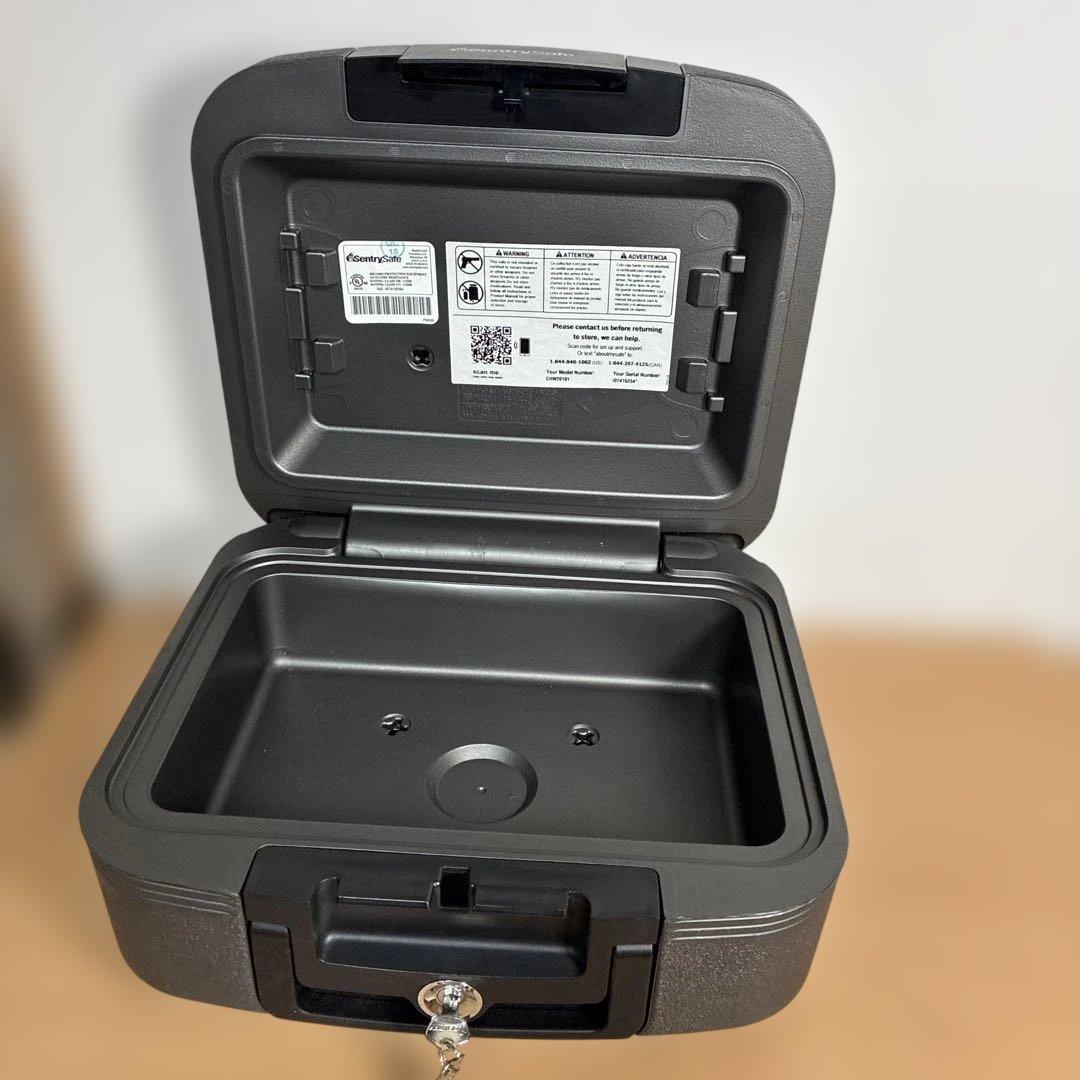 SentrySafe セキュリティケース 鍵２個付き　耐火 防水