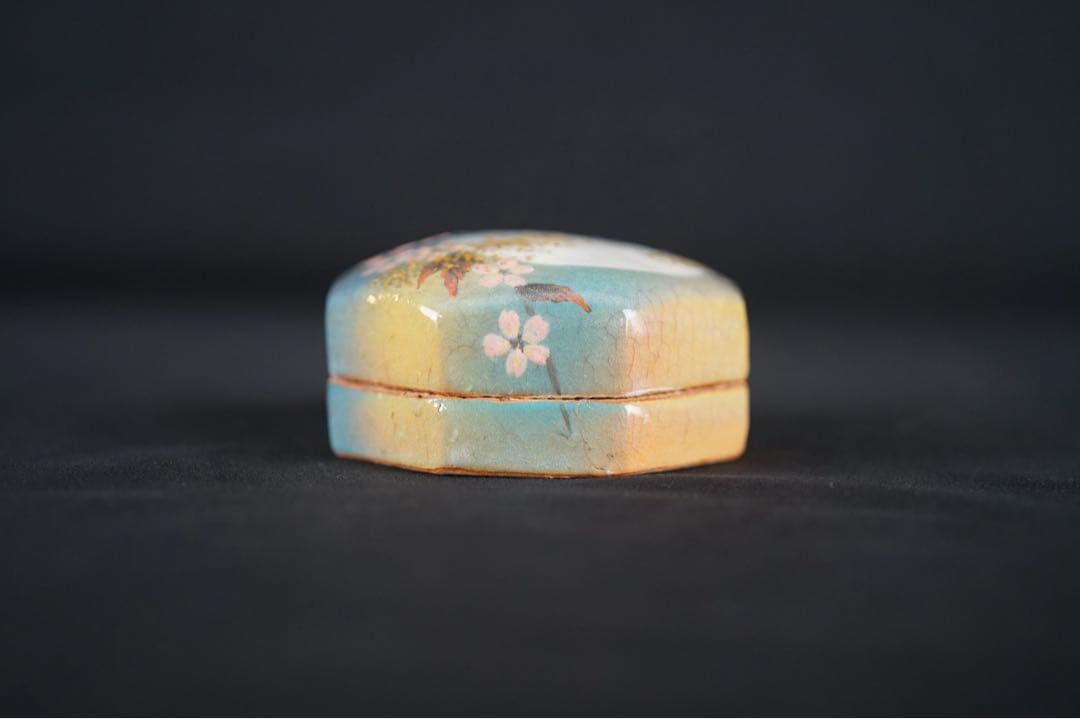 十二代 坂高麗左衛門 (熊峰) 萩陶彩華枝垂桜図八角香合 共箱 茶道具