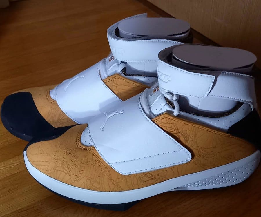 値下げ　未使用AirJordan xx(20)20周年モデル白/黄金/黒