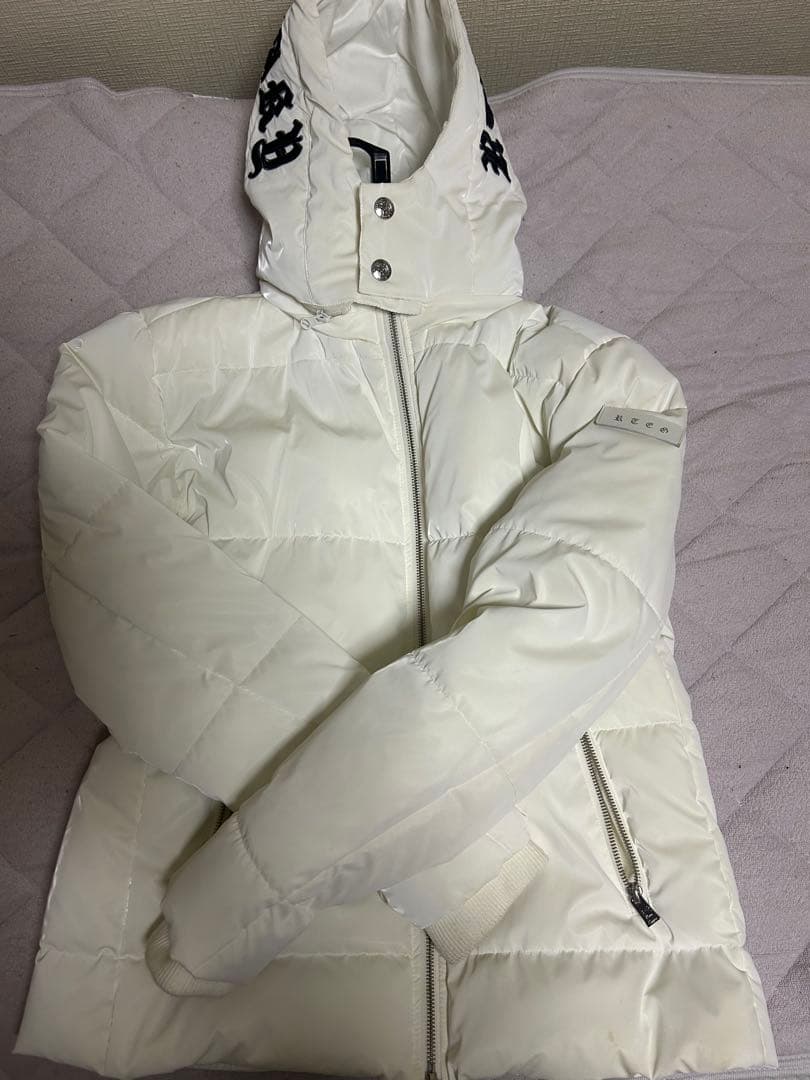アダムスジャグラーホワイトダウンジャケット