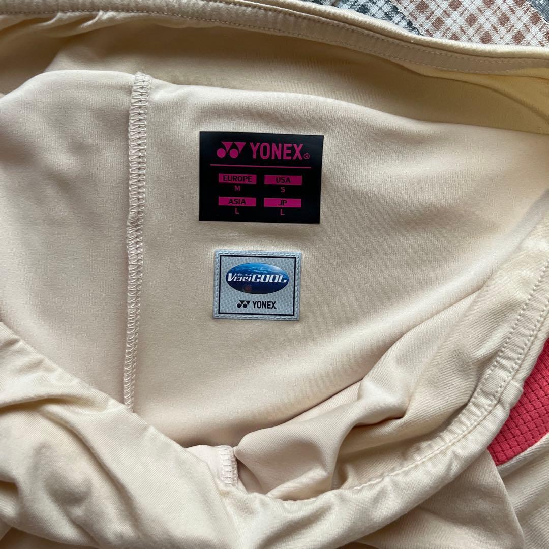 お値下げしました！YONEX テニスウェアピンク Tシャツとベージュスカート