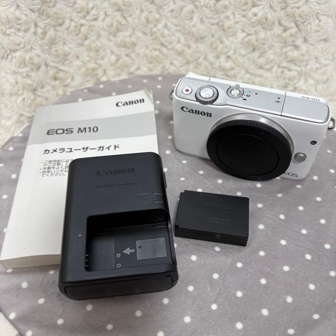 ジャンク キヤノン EOS M10 カメラ本体ボディ、充電器、バッテリー