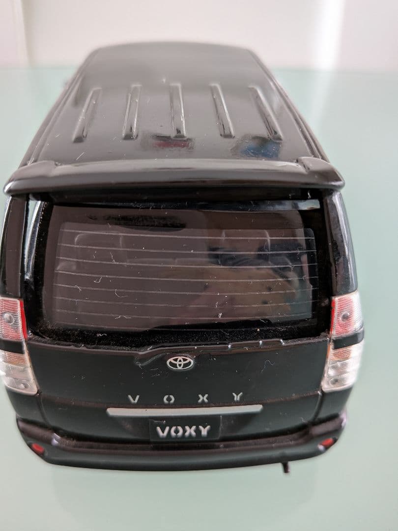 トヨタ　初代ヴォクシー　カラーサンプル　1/24