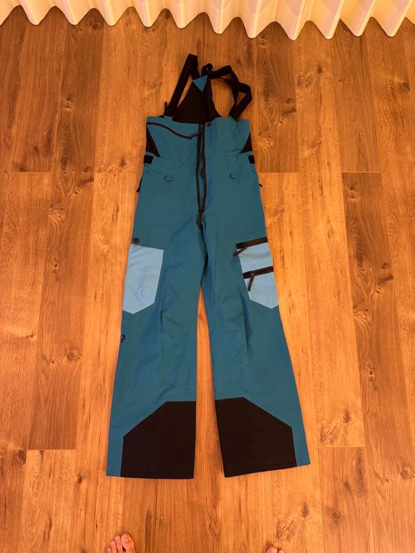 ピークパフォーマンス　GORE-TEXスキー、スノーウェア　ビブパンツ上下セット