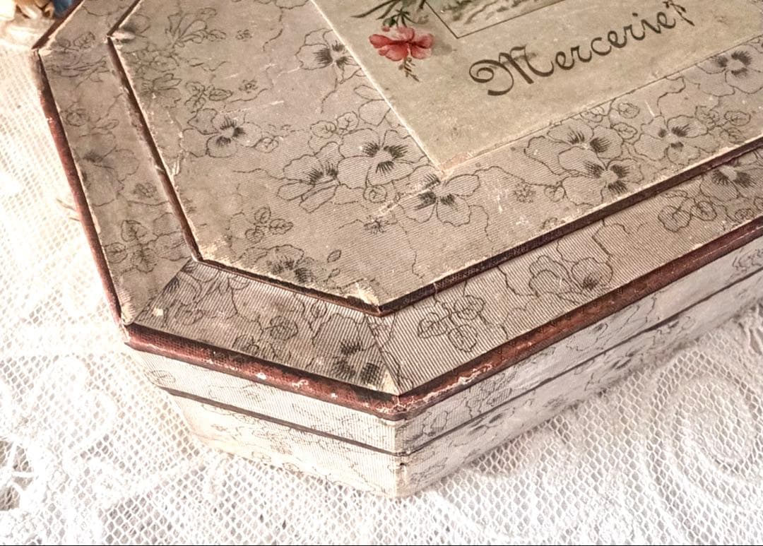 フランスアンティーク ソーイングセット 紙箱 レース 糸巻き レース ボタン